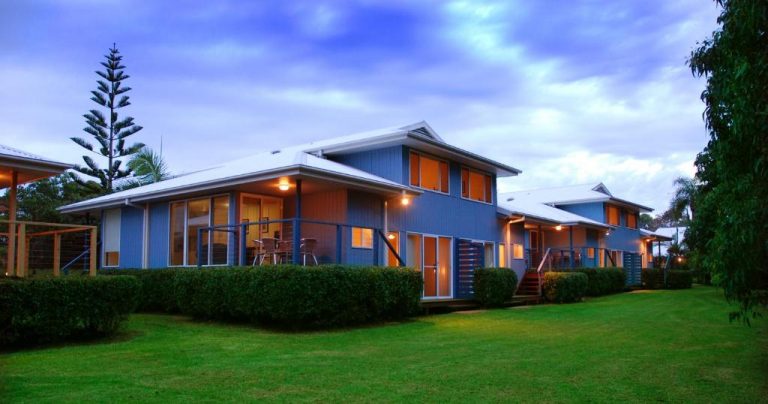 Flynns on Surf Beach Villas 1 768x404