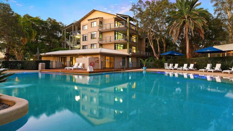 Ramada Resort Flynns Beach 1 768x432