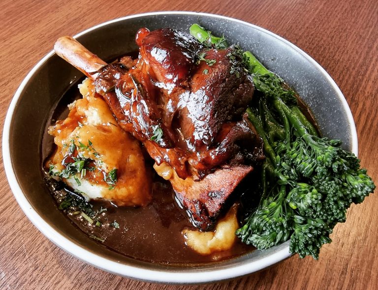 Royal Hotel Kew 7 768x589